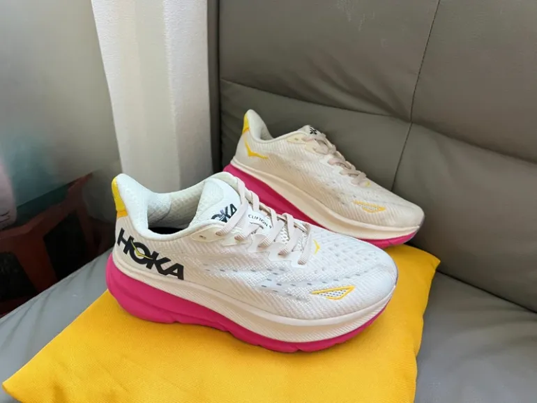 Used Hoka Laufschuhe weiß bike — image 2 of 4