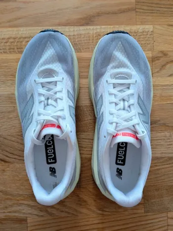 Used New Balance FuelCell Rebel v5 bike — image 2 of 4