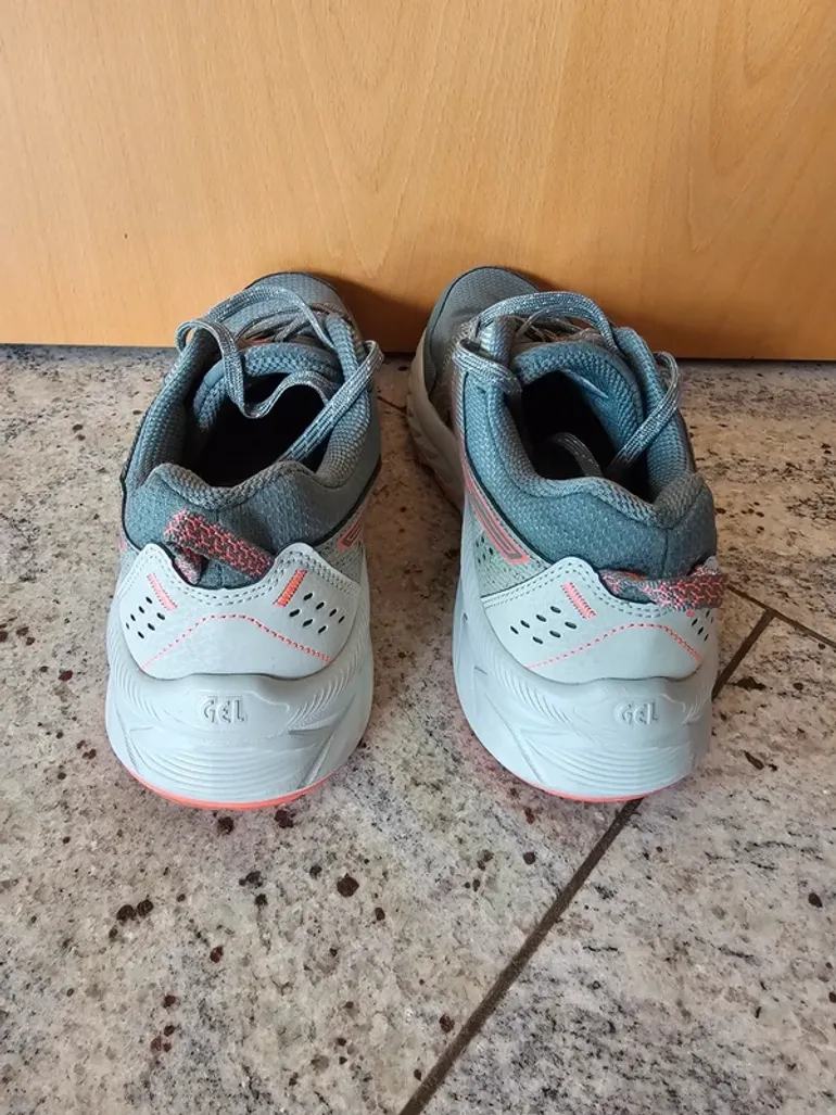 Used Asics Sneaker bike — image 4 of 5