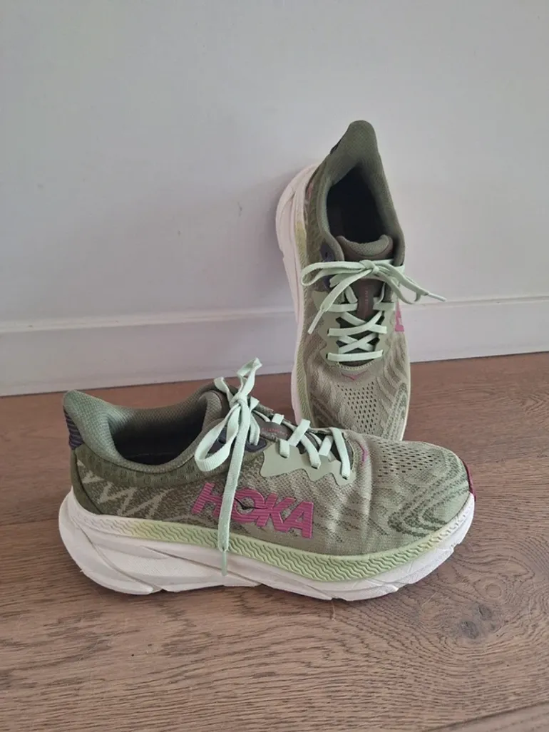 Used Hoka schoenen maat 40 bike — image 2 of 5