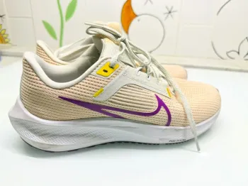Used Pegasus Air Zoom 40 Running Shoes