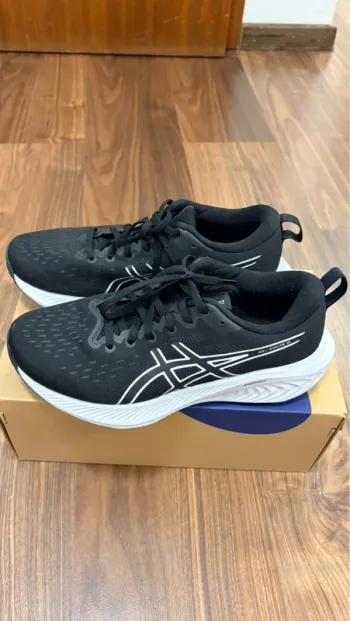 Used Asics GEL-EXCITE 10 Running Shoes