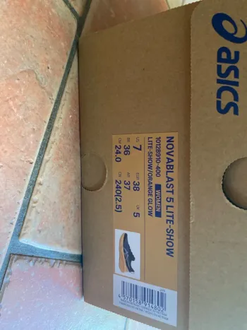Used Asics Novablast 5 Lite-Show bike — image 8 of 8