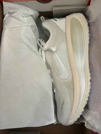 Used Nike Vomero Running Shoes