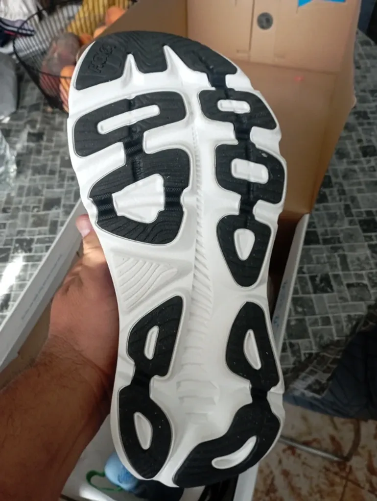 Hoka Running Shoes bike d'occasion — image 6 sur 9