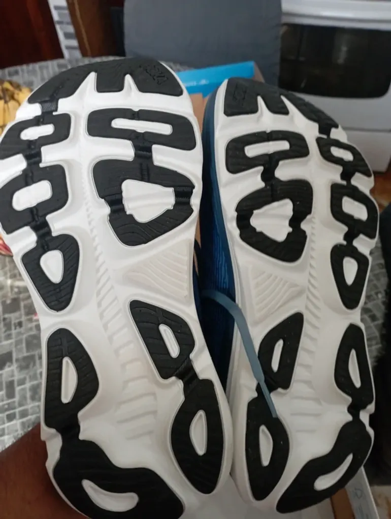 Hoka Running Shoes bike d'occasion — image 8 sur 9