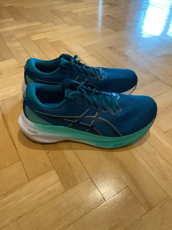 Used Asics Gel-Kayano 30 Running Shoes