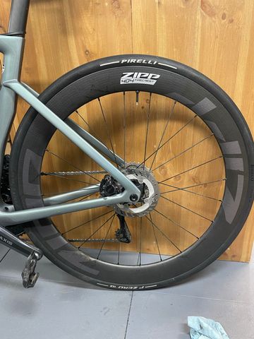 Käytetty Zipp 404 Firecrest Disc 2024 bike — kuva 6 / 7