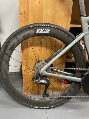 Käytetty Zipp 404 Firecrest Disc 2024 bike — kuva 1 / 7