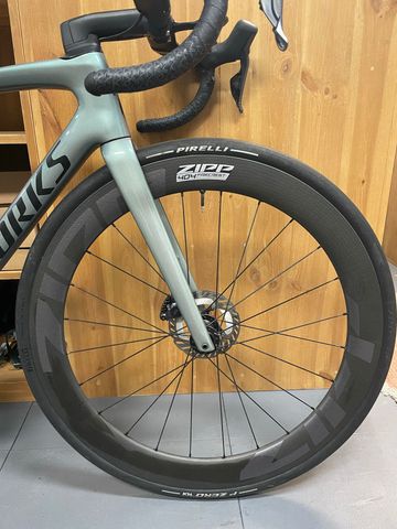 Käytetty Zipp 404 Firecrest Disc 2024 bike — kuva 2 / 7