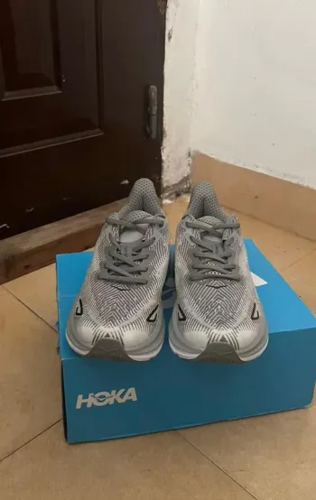 Hoka Running Shoes Size 44 bike d'occasion — image 2 sur 3