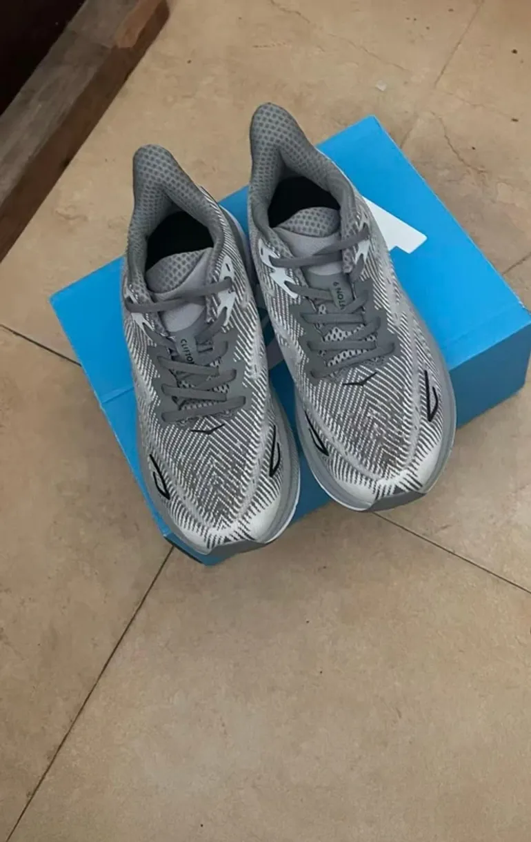 Hoka Running Shoes Size 44 bike d'occasion — image 3 sur 3