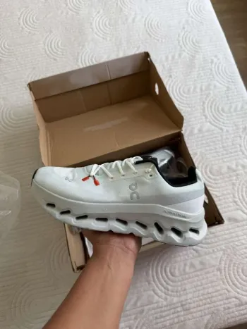 Tweedehands On Running Shoes bike — afbeelding 2 van 2