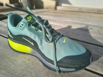 Brugt Nike HQ7001-300 Running Shoes