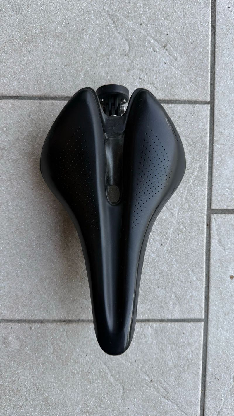 Used Cadex Boost Saddle (Carbon) Saddles & Seatposts