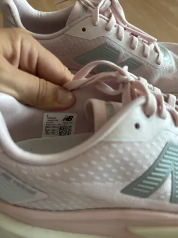 New Balance FuelCell Rebel v5 bike usato — immagine 4 di 4