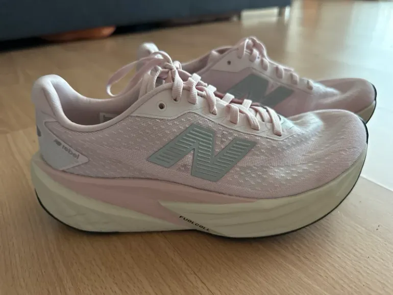 New Balance FuelCell Rebel v5 bike usato — immagine 2 di 4