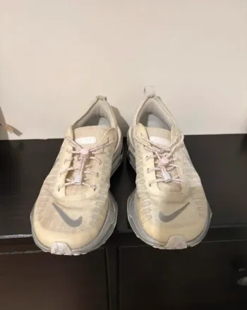 Nike Running Shoes bike usato — immagine 4 di 7