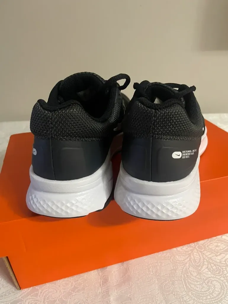 Brugt White Nike Running Shoes bike — billede 4 af 7