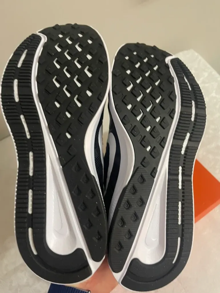 Brugt White Nike Running Shoes bike — billede 5 af 7