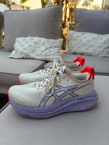 Brugt Asics Gel Nimbus 27 Running Shoes