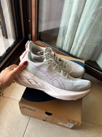 Asics Novablast 5 Running Shoes usato