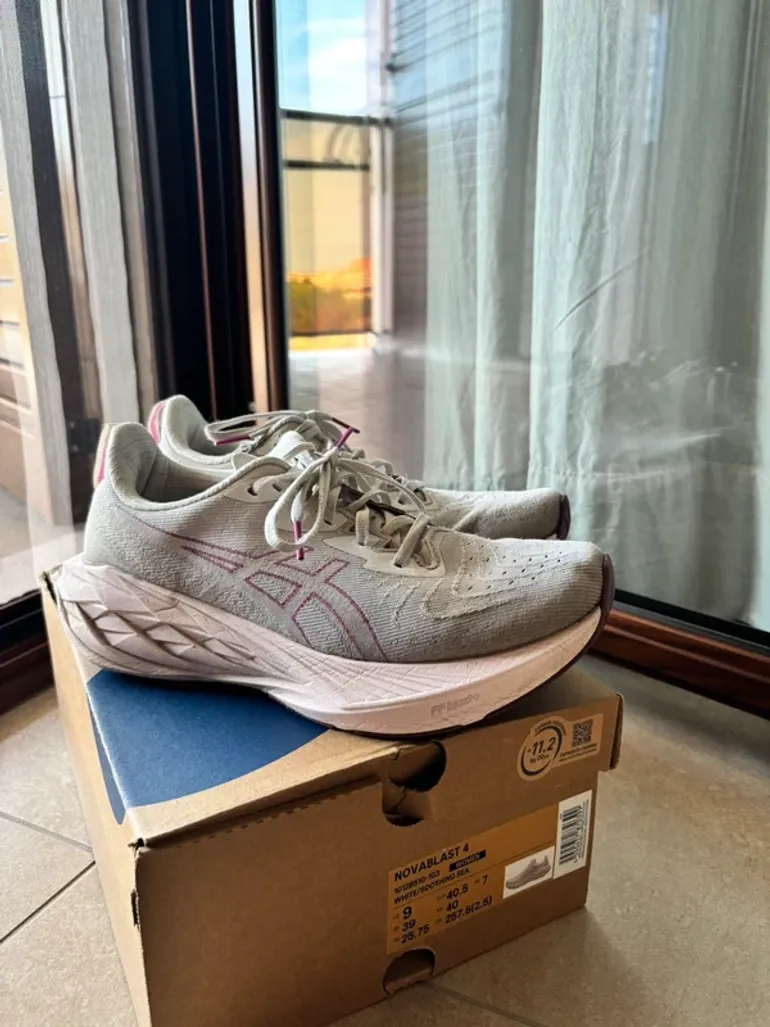 Použité Asics Novablast 5 bike — obrázek 4 z 5