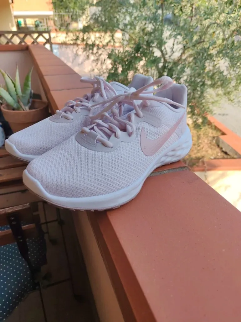 Nike Revolution 6 bike usato — immagine 2 di 7