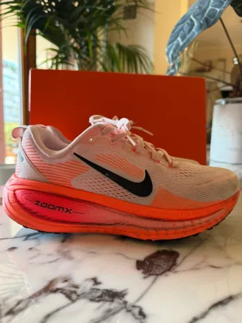 Brugt Nike Vomero 18 Running Shoes