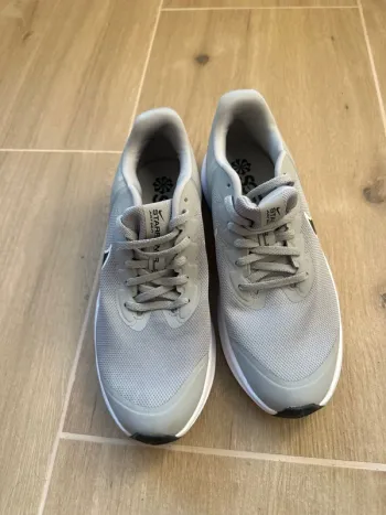 Used Nike Sneakers bike — image 2 of 6