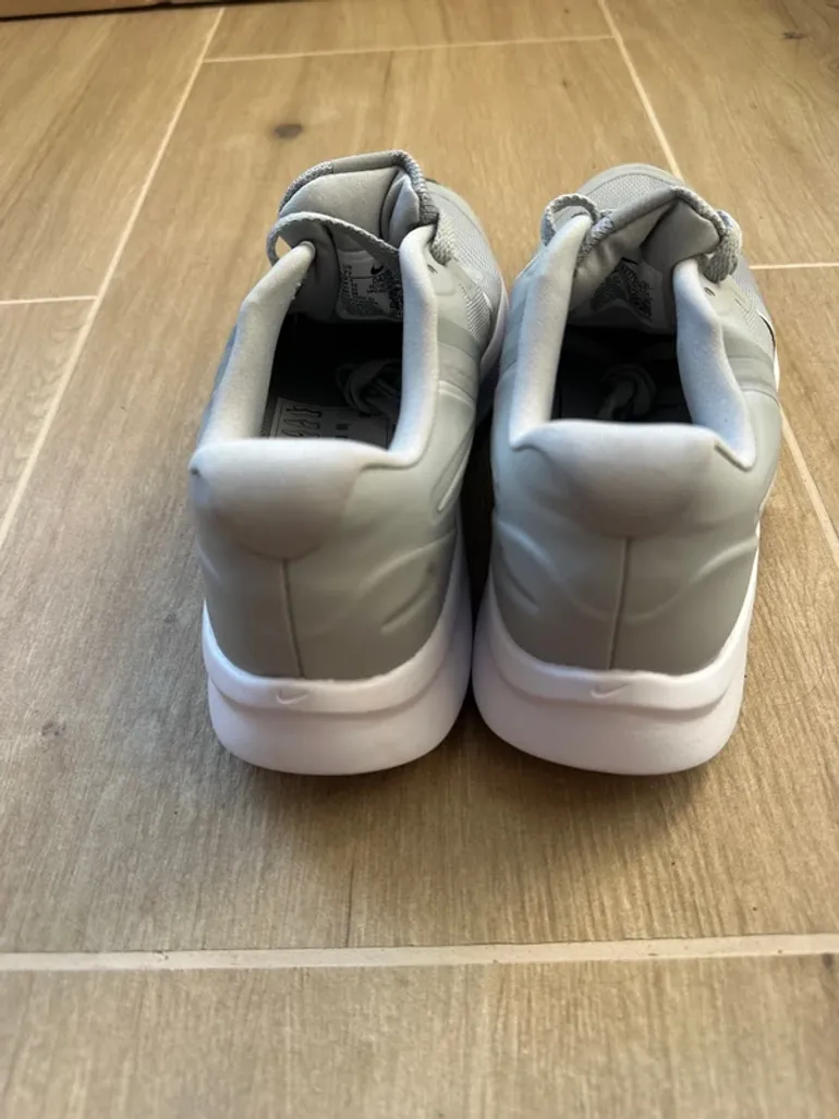 Used Nike Sneakers bike — image 4 of 6