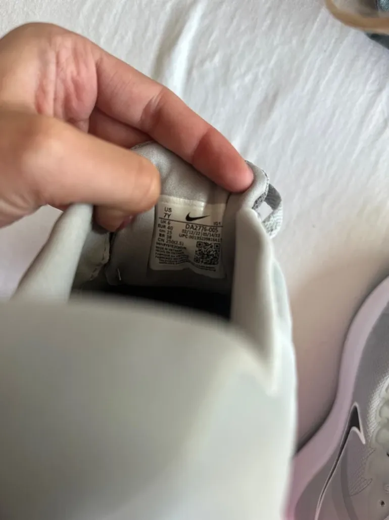 Used Nike Sneakers bike — image 6 of 6