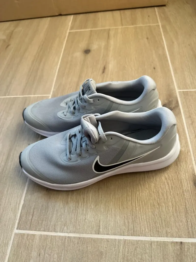 Used Nike Sneakers bike — image 3 of 6