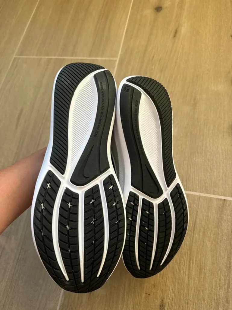 Used Nike Sneakers bike — image 5 of 6