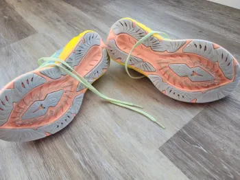 Used Asics Novablast 4 bike — image 4 of 6