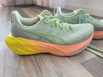 Used Asics Novablast 4 bike — image 2 of 6