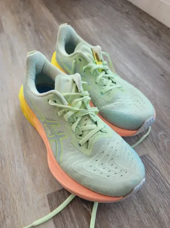 Brugt Asics Novablast 4 Running Shoes