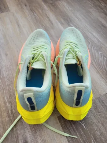 Used Asics Novablast 4 bike — image 6 of 6