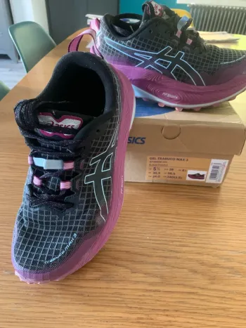 Gebrauchtes Asics Trabuco Max 3 Running Shoes