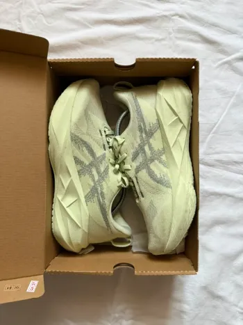 Brugt Asics Novablast 5 Running Shoes