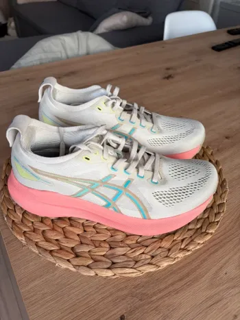 Brugt Asics Gel Kayano 31 Running Shoes