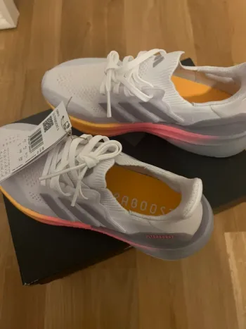 Käytetty Adidas Ultraboost bike — kuva 6 / 9