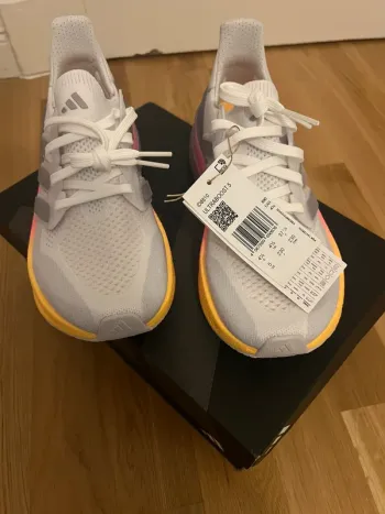 Käytetty Adidas Ultraboost bike — kuva 4 / 9