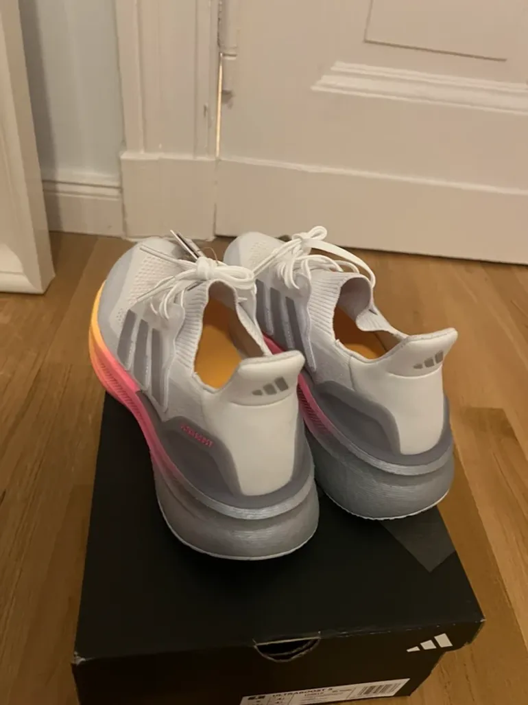 Käytetty Adidas Ultraboost bike — kuva 9 / 9