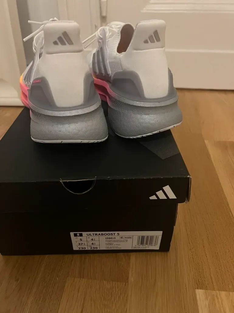 Käytetty Adidas Ultraboost bike — kuva 8 / 9