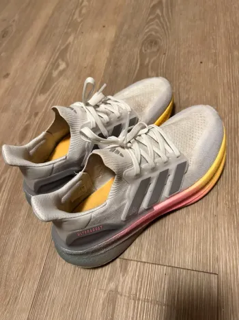Brugt Adidas Ultraboost Running Shoes