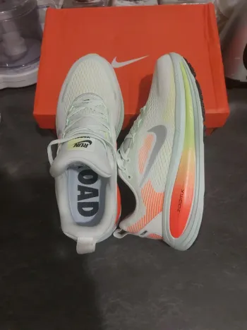 Gebrauchtes Nike Vomero 18 Running Shoes
