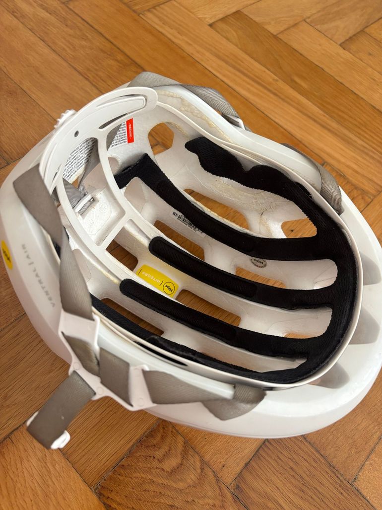 Brugt POC Ventral Air MIPS Helmet bike — billede 4 af 5