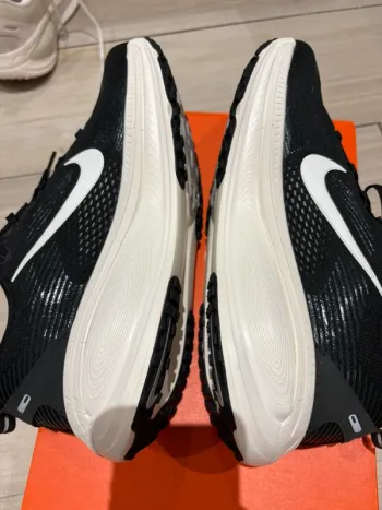 Used Nike Vomero 18 bike — image 4 of 9