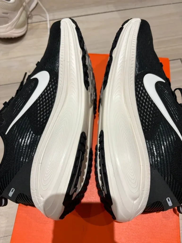 Used Nike Vomero 18 bike — image 4 of 9